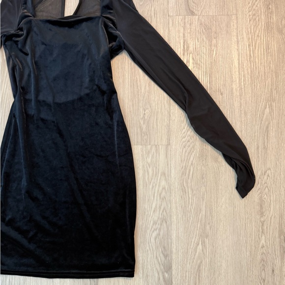 Elegant Black Long Sleeve Dress - Picture 8 of 12